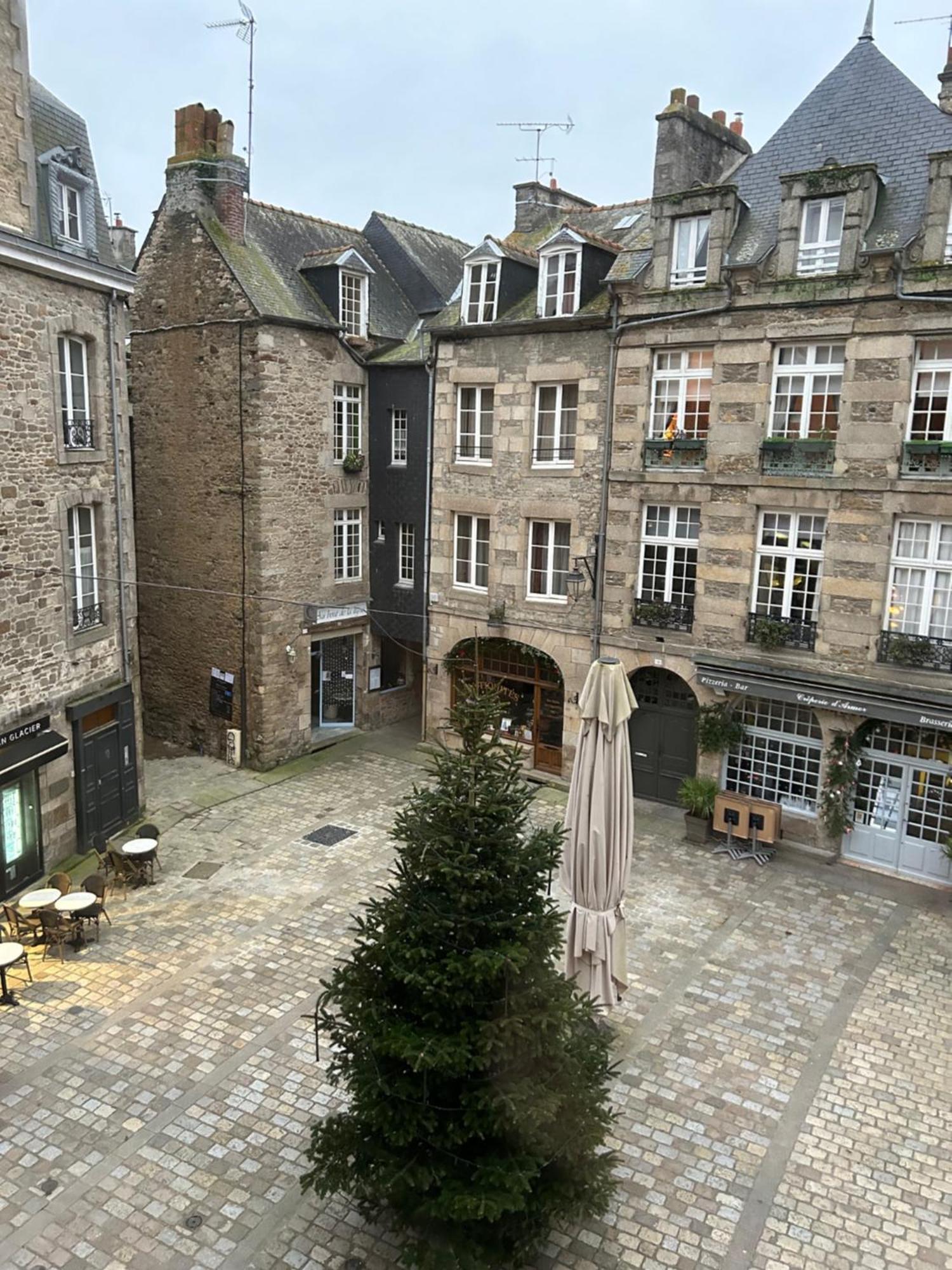 Spacieux Appartement Au Coeur Du Centre Historique De Dinan Exteriér fotografie
