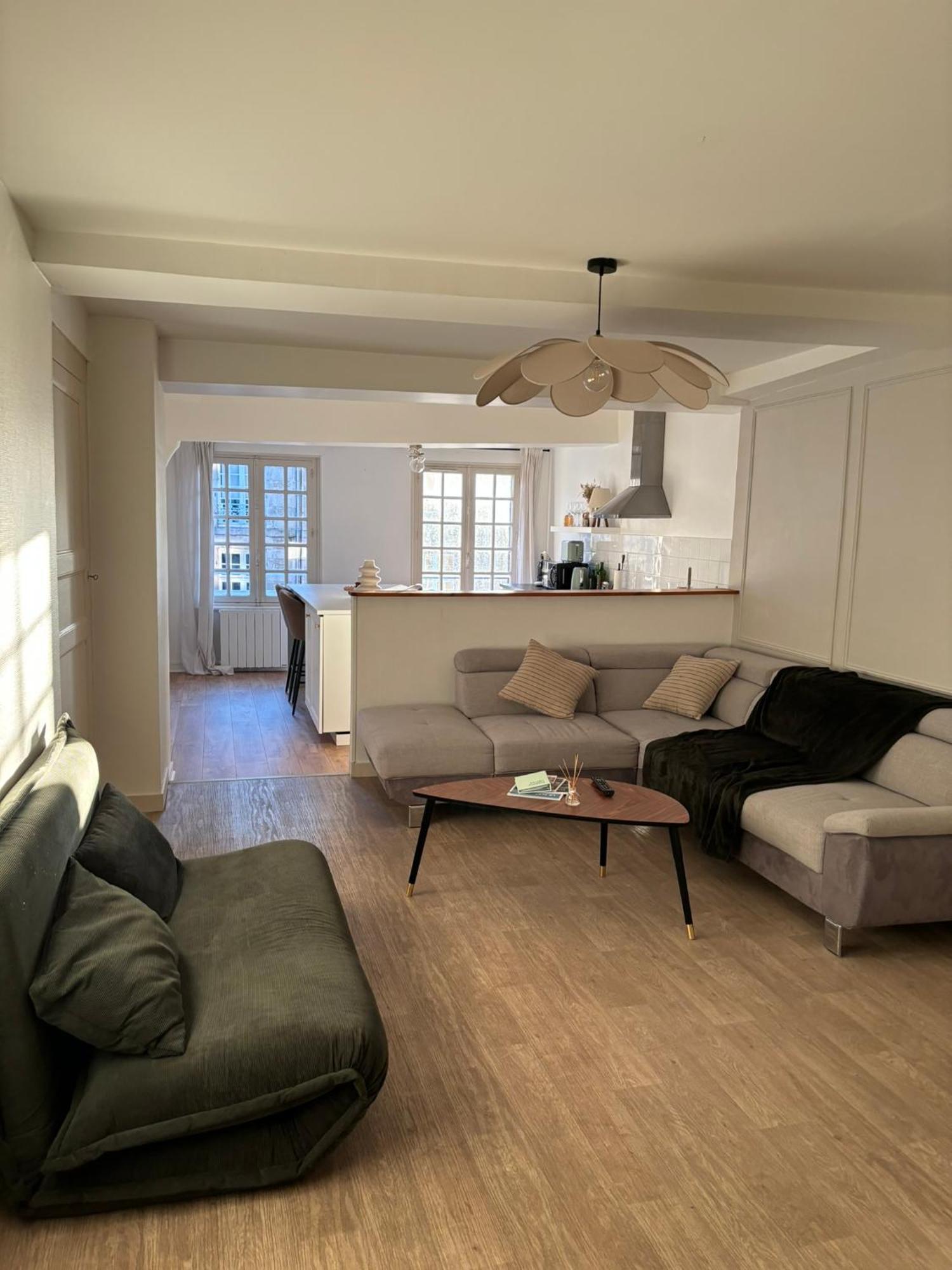 Spacieux Appartement Au Coeur Du Centre Historique De Dinan Exteriér fotografie