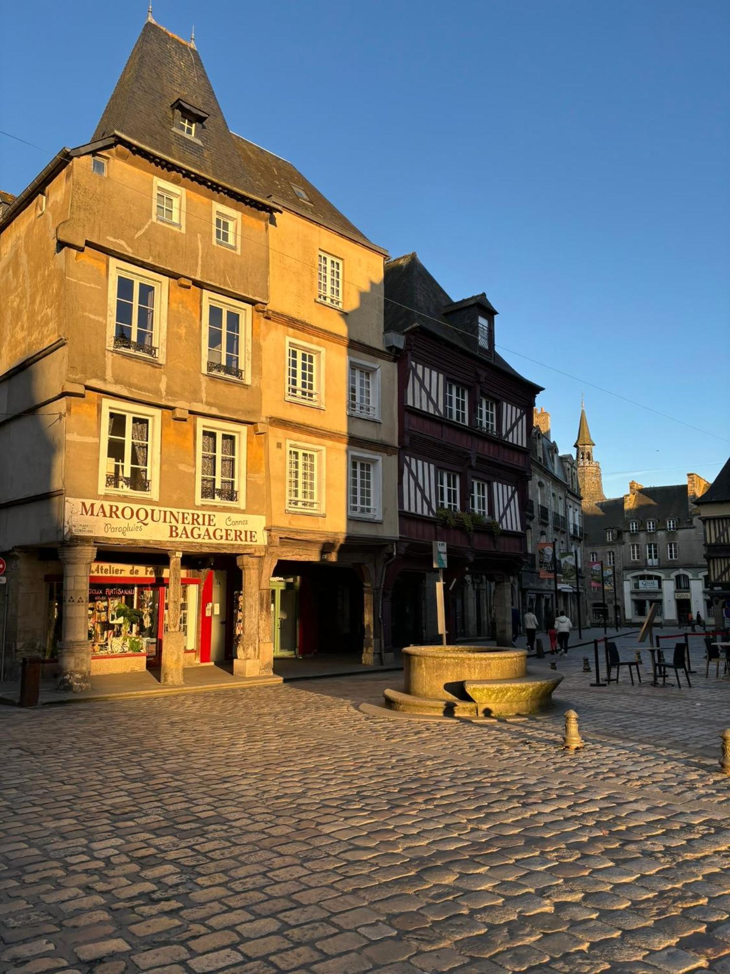 Spacieux Appartement Au Coeur Du Centre Historique De Dinan Exteriér fotografie